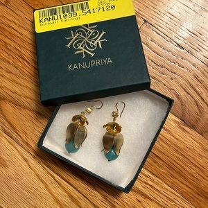 Kanupriya daffadil earrings